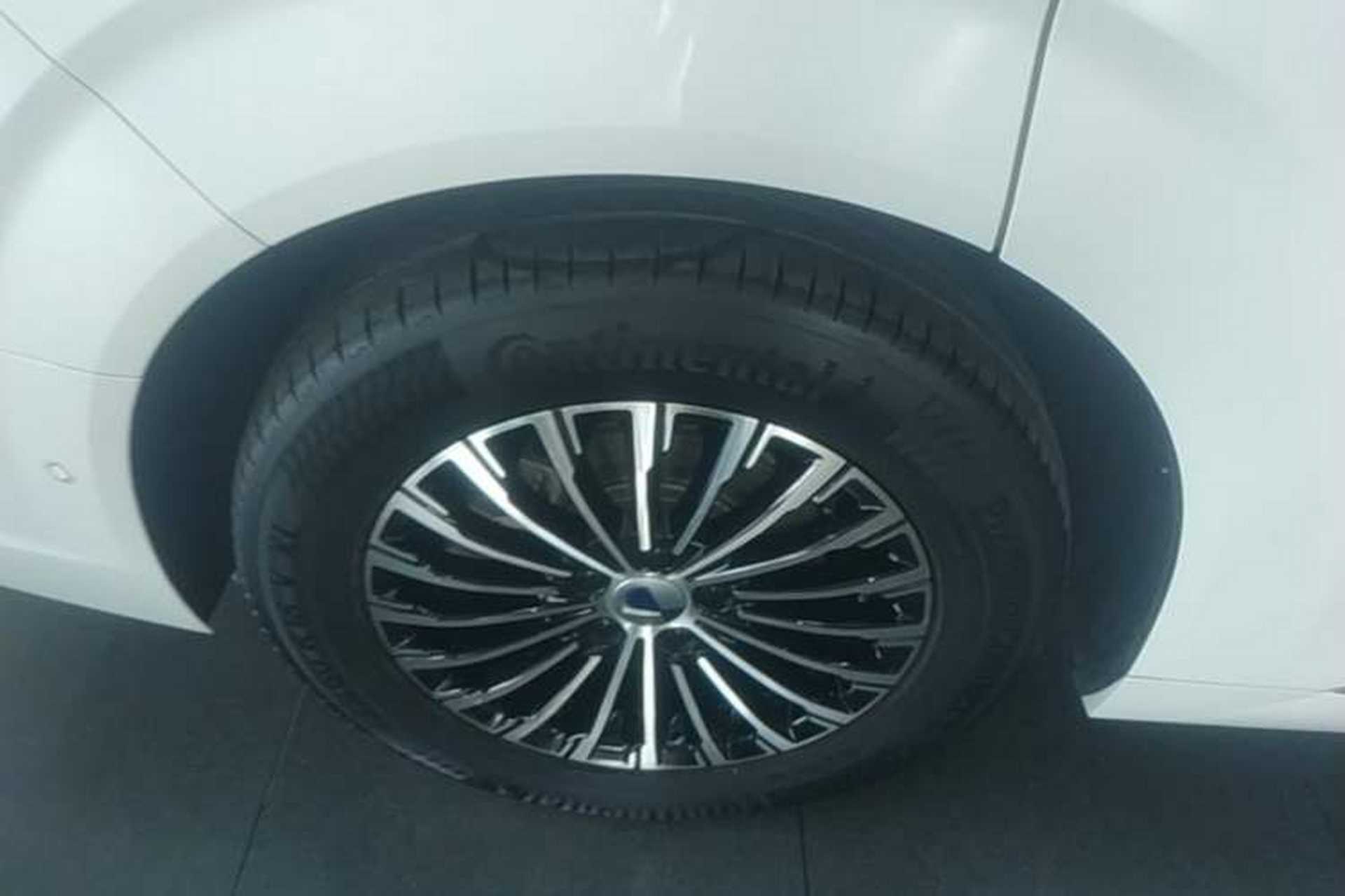 Used Denza D9 2022 DM-i 970 Four-Wheel Drive Flagship Model Right Rear Wheel Hub