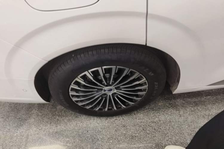 Used Denza D9 2022 DM-i 970 Four-Wheel Drive Flagship Model Right Rear Wheel Hub