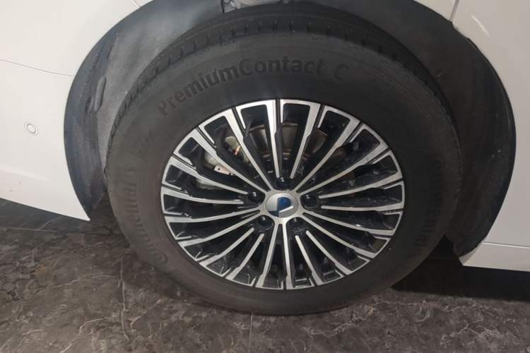 Used Denza D9 2022 DM-i 970 Four-Wheel Drive Flagship Model Right Rear Wheel Hub