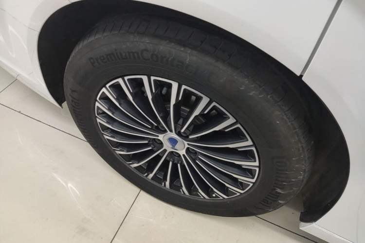 Used Denza D9 2022 DM-i 970 Four-Wheel Drive Prestige Model Right Rear Wheel Hub