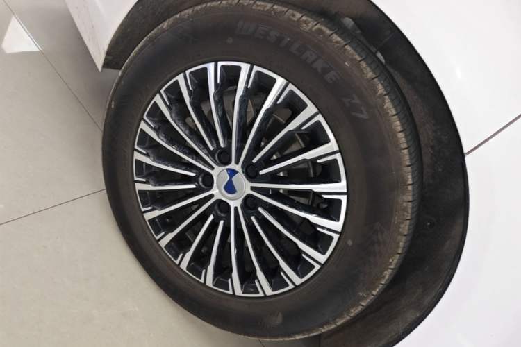 Used Denza D9 2022 DM-i 970 Four-Wheel Drive Flagship Model Right Rear Wheel Hub