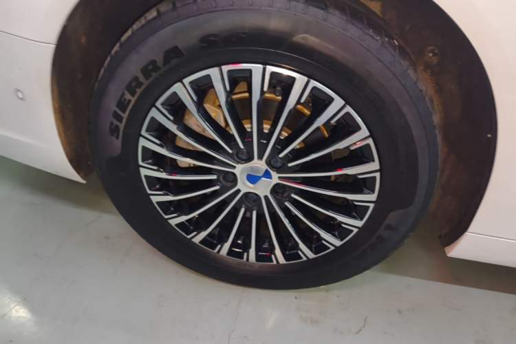 Used Denza D9 2022 DM-i 970 Four-Wheel Drive Flagship Model Right Rear Wheel Hub