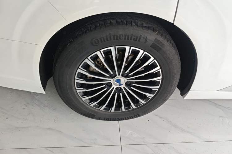 Used Denza D9 2022 DM-i 1040 Prestige Model Right Rear Wheel Hub