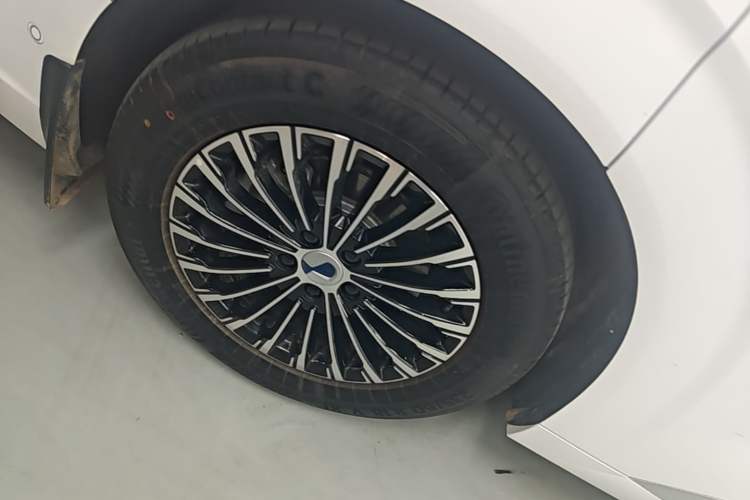 Used Denza D9 2022 DM-i 970 Four-Wheel Drive Flagship Model Right Rear Wheel Hub