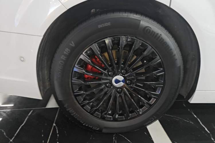 Used Denza D9 2022 DM-i 970 Four-Wheel Drive Flagship Model Right Rear Wheel Hub