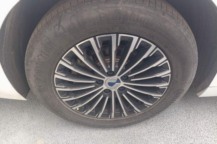Used Denza D9 2022 DM-i 970 Four-Wheel Drive Flagship Model Right Rear Wheel Hub