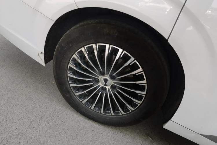 Used Denza D9 2022 DM-i 1040 Prestige Model Right Rear Wheel Hub