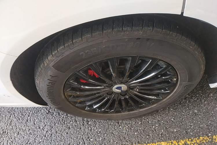 Used Denza D9 2022 DM-i 970 Four-Wheel Drive Flagship Model Right Rear Wheel Hub