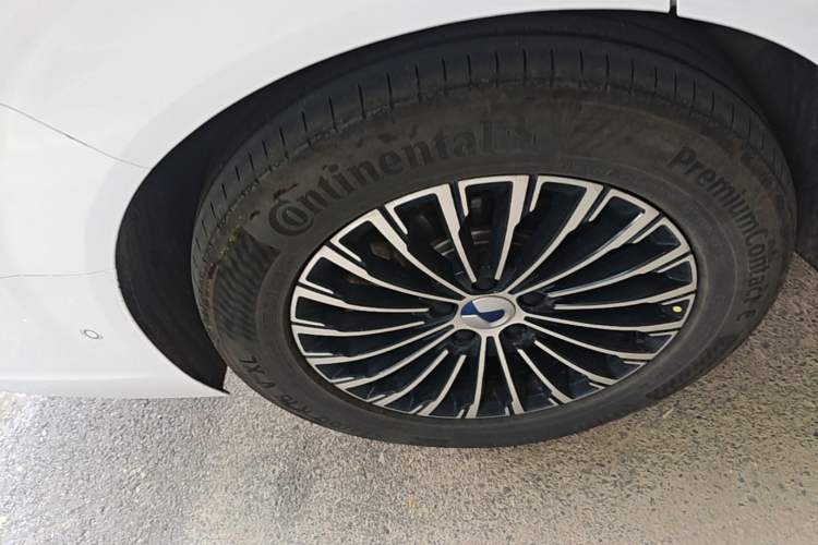 Used Denza D9 2022 DM-i 970 Four-Wheel Drive Flagship Model Right Rear Wheel Hub