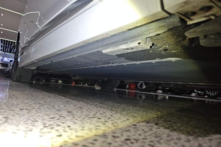 Used Denza D9 2022 EV 600 Four-Wheel Drive Flagship Model Right Side Sill