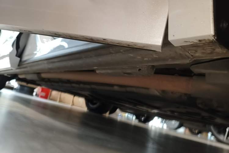 Used Denza D9 2022 DM-i 970 Four-Wheel Drive Flagship Model Right Side Sill