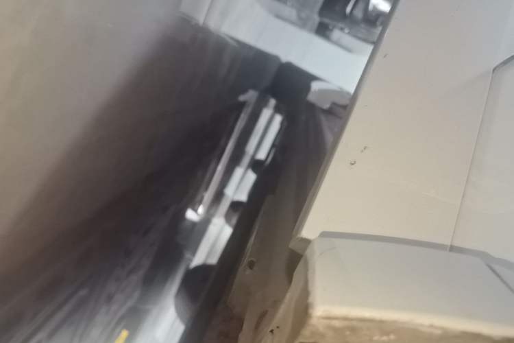 Used Denza D9 2022 DM-i 970 Four-Wheel Drive Prestige Model Right Side Sill