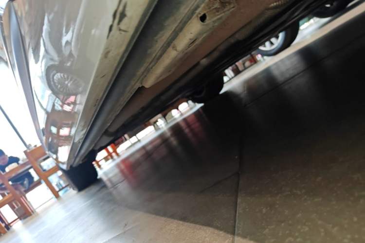 Used Denza D9 2022 DM-i 970 Four-Wheel Drive Flagship Model Right Side Sill