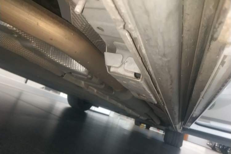 Used Denza D9 2022 DM-i 970 Four-Wheel Drive Flagship Model Right Side Sill