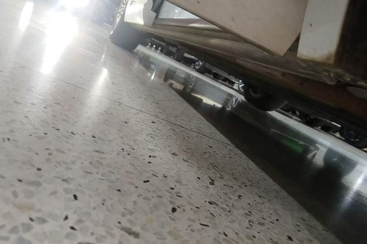 Used Denza D9 2022 DM-i 970 Four-Wheel Drive Flagship Model Right Side Sill