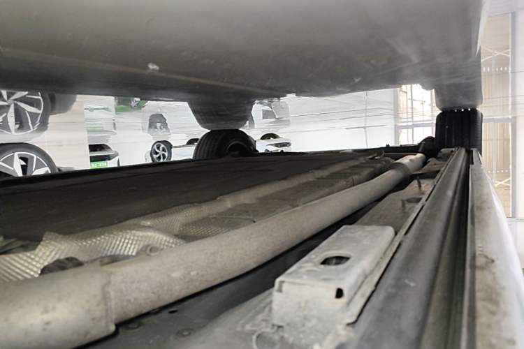 Used Denza D9 2022 DM-i 970 Four-Wheel Drive Flagship Model Right Side Sill