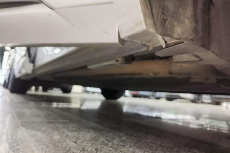 Used Denza D9 2022 DM-i 970 Four-Wheel Drive Flagship Model Right Side Sill