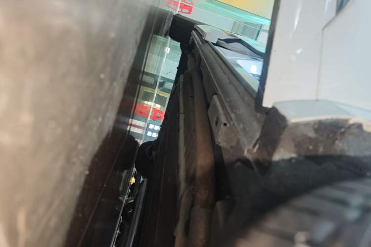 Used Denza D9 2022 DM-i 970 Four-Wheel Drive Flagship Model Right Side Sill