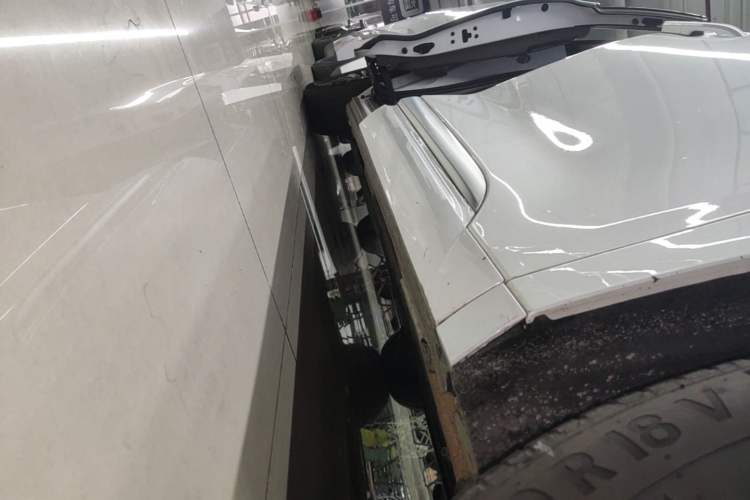 Used Denza D9 2022 DM-i 970 Four-Wheel Drive Prestige Model Right Side Sill