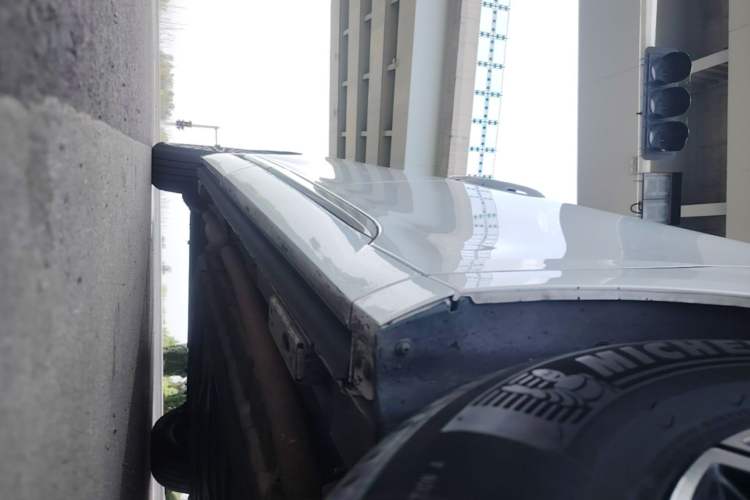 Used Denza D9 2022 DM-i 970 Four-Wheel Drive Prestige Model Right Side Sill