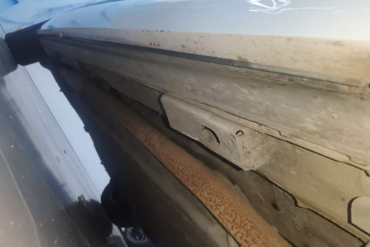 Used Denza D9 2022 DM-i 970 Four-Wheel Drive Prestige Model Right Side Sill