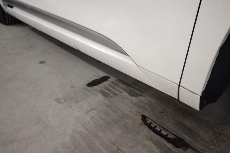 Used Denza D9 2022 DM-i 970 Four-Wheel Drive Flagship Model Right Side Sill