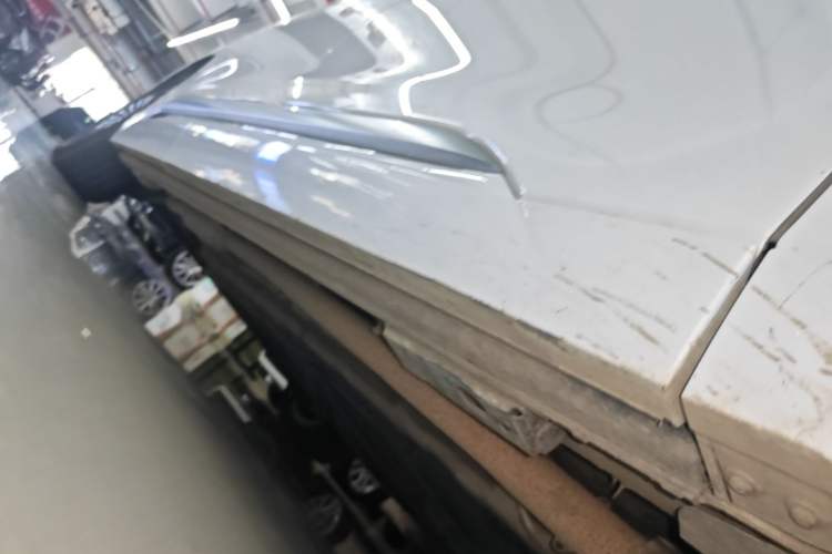 Used Denza D9 2022 DM-i 970 Four-Wheel Drive Flagship Model Right Side Sill