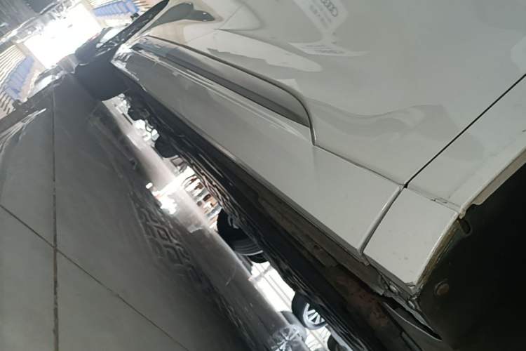 Used Denza D9 2022 DM-i 1040 Prestige Model Right Side Sill