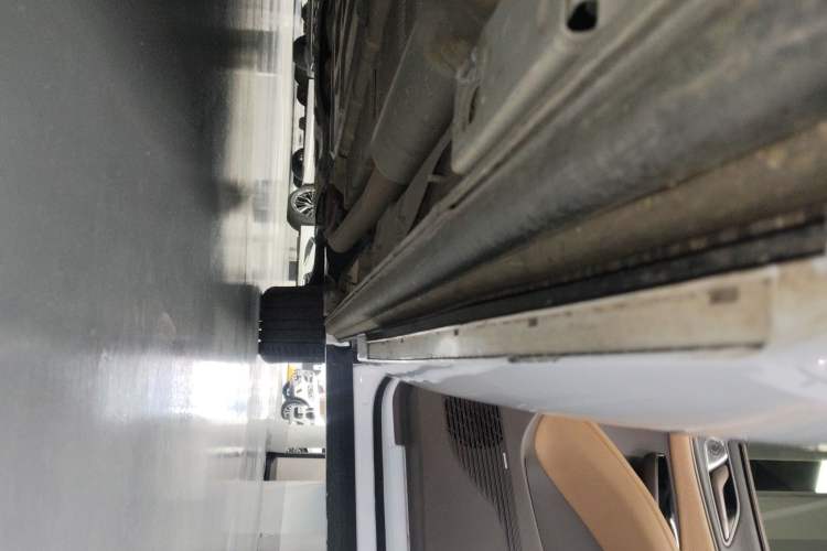 Used Denza D9 2022 DM-i 970 Four-Wheel Drive Prestige Model Right Side Sill