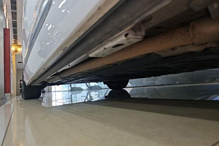 Used Denza D9 2022 DM-i 970 Four-Wheel Drive Flagship Model Right Side Sill