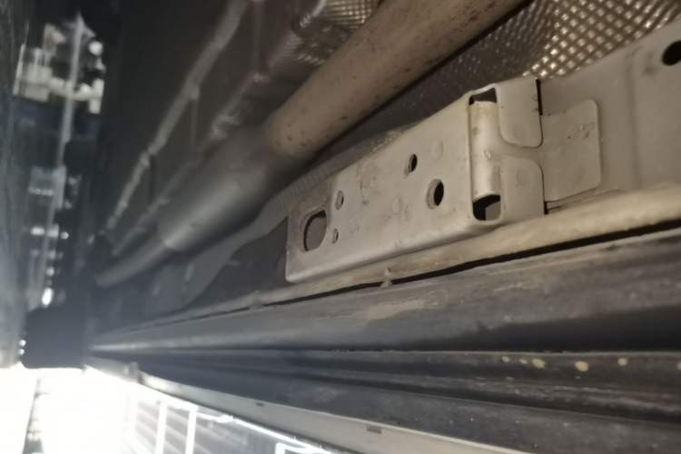 Used Denza D9 2022 DM-i 970 Four-Wheel Drive Prestige Model Right Side Sill