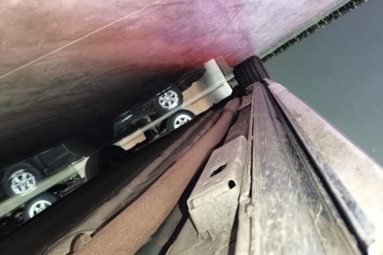 Used Denza D9 2022 DM-i 970 Four-Wheel Drive Flagship Model Right Side Sill