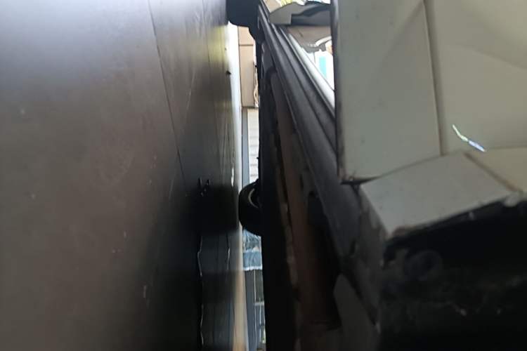 Used Denza D9 2022 DM-i 970 Four-Wheel Drive Prestige Model Right Side Sill