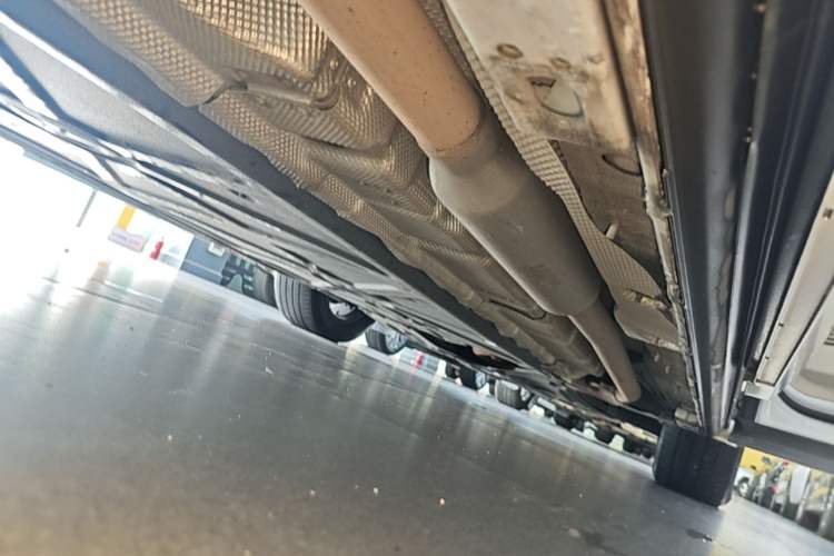 Used Denza D9 2022 DM-i 970 Four-Wheel Drive Flagship Model Right Side Sill