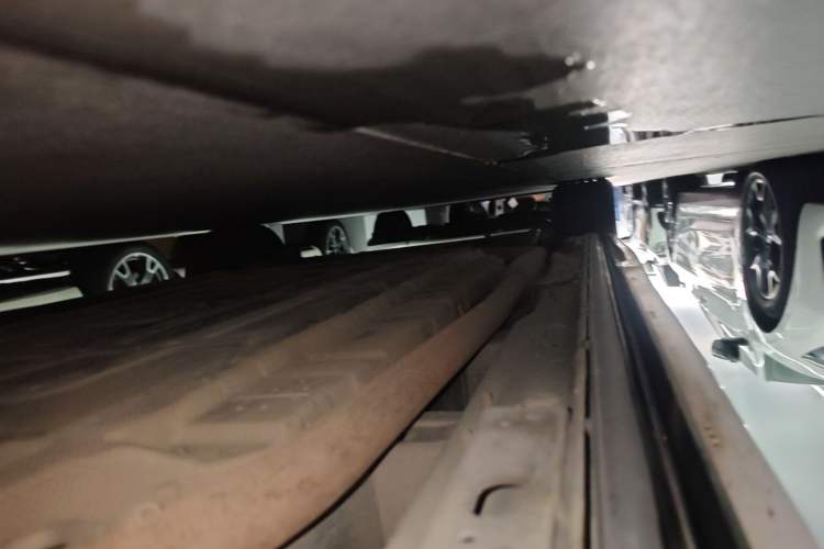 Used Denza D9 2022 DM-i 970 Four-Wheel Drive Flagship Model Right Side Sill