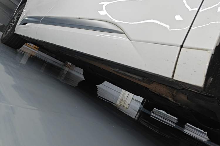 Used Denza D9 2022 DM-i 970 Four-Wheel Drive Flagship Model Right Side Sill