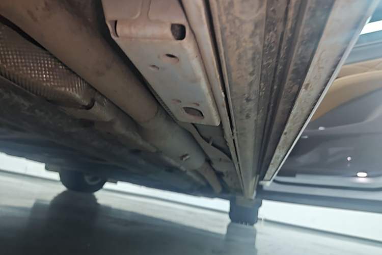 Used Denza D9 2022 DM-i 970 Four-Wheel Drive Flagship Model Right Side Sill