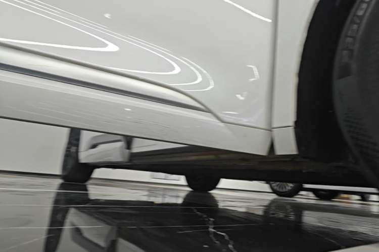 Used Denza D9 2022 DM-i 970 Four-Wheel Drive Flagship Model Right Side Sill