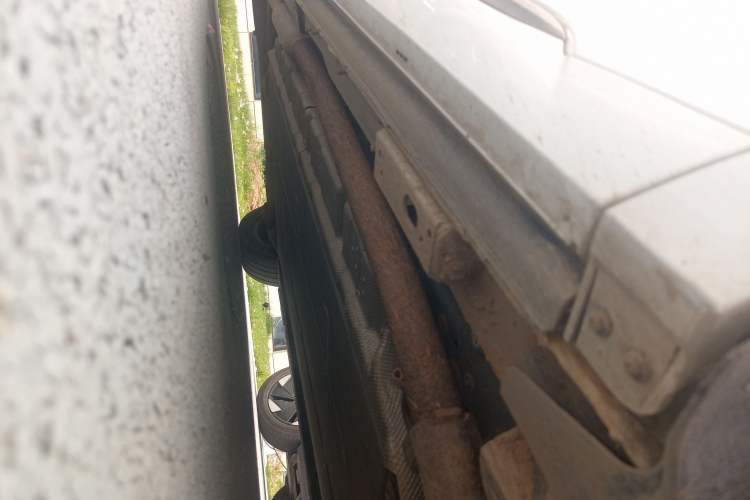 Used Denza D9 2022 DM-i 970 Four-Wheel Drive Flagship Model Right Side Sill