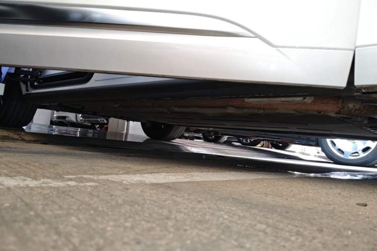 Used Denza D9 2022 DM-i 970 Four-Wheel Drive Flagship Model Right Side Sill