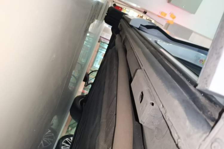 Used Denza D9 2022 DM-i 1040 Prestige Model Right Side Sill