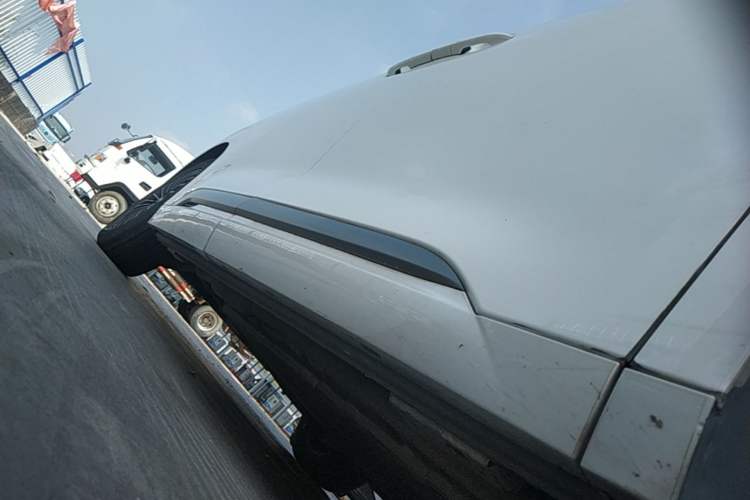Used Denza D9 2022 DM-i 1040 Prestige Model Right Side Sill