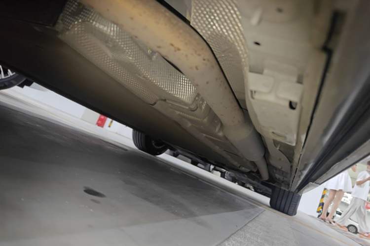 Used Denza D9 2022 DM-i 1040 Prestige Model Right Side Sill