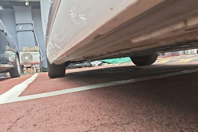 Used Denza D9 2022 DM-i 970 Four-Wheel Drive Flagship Model Right Side Sill