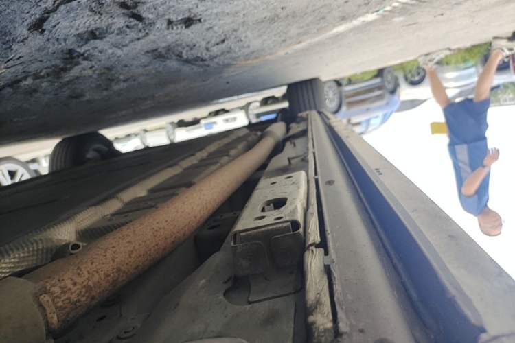 Used Denza D9 2022 DM-i 970 Four-Wheel Drive Prestige Model Right Side Sill