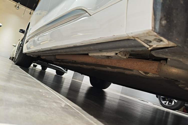 Used Denza D9 2022 DM-i 970 Four-Wheel Drive Flagship Model Right Side Sill