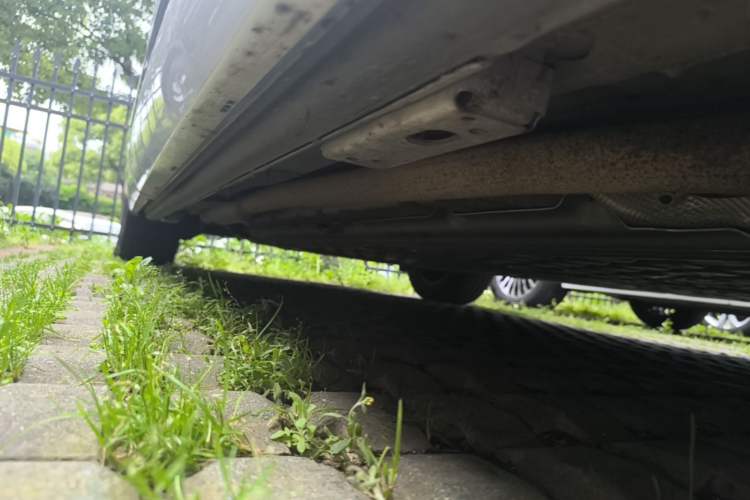 Used Denza D9 2022 DM-i 970 Four-Wheel Drive Flagship Model Right Side Sill