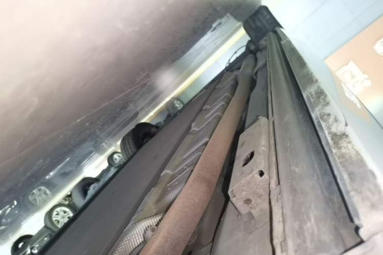 Used Denza D9 2022 DM-i 970 Four-Wheel Drive Flagship Model Right Side Sill