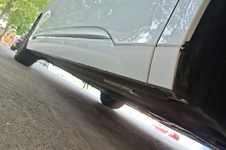 Used Denza D9 2022 DM-i 970 Four-Wheel Drive Flagship Model Right Side Sill