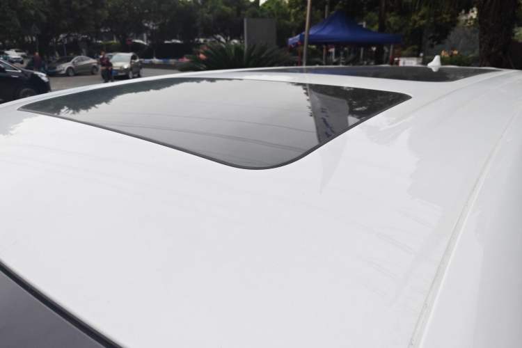 Used Denza D9 2022 DM-i 1040 Prestige Model Roof